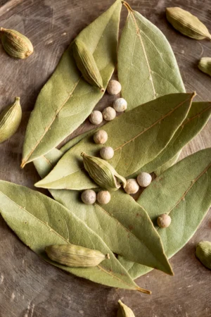 flat-lay-bay-leaves